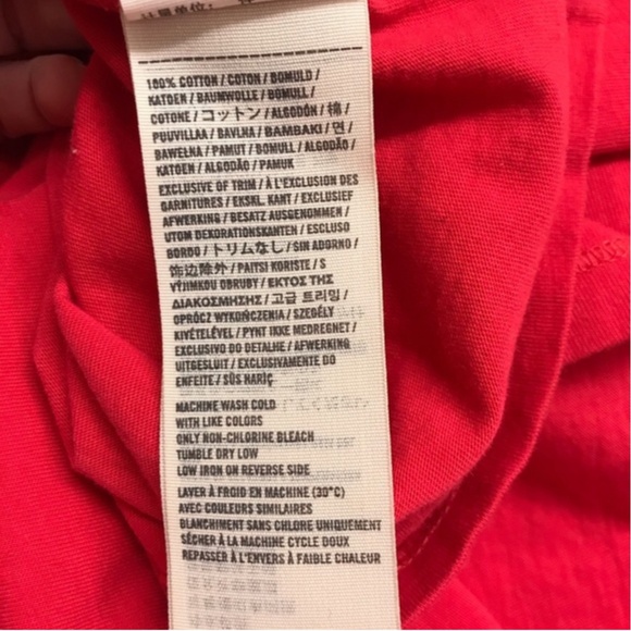 Vintage 100% Cotton Abercrombie & Fitch Coral Red Embroidered Patch Crop T-Shirt - Picture 8 of 8